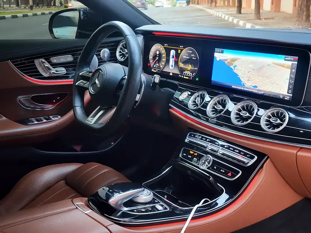 Mercedes-Benz E-Class E 400 4MATIC | Luxury  Performance - Image 9