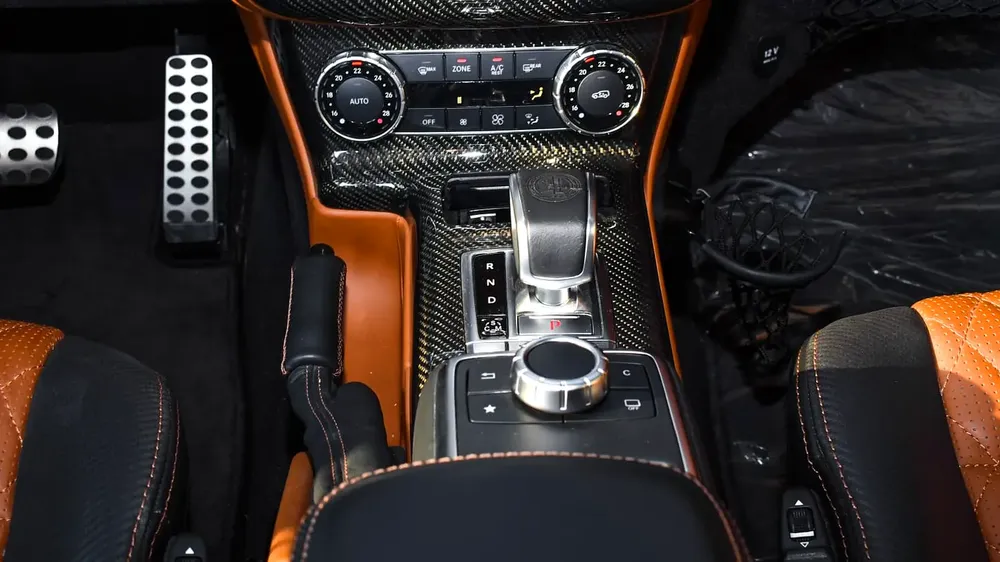 Mercedes-Benz G63 6X6 GCC Spec 2018 - One of two made - Rare! - Image 15