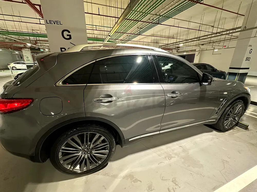 Infiniti QX70 Luxury Plus 2018 | GCC Specs | Pristine Condition - Image 11