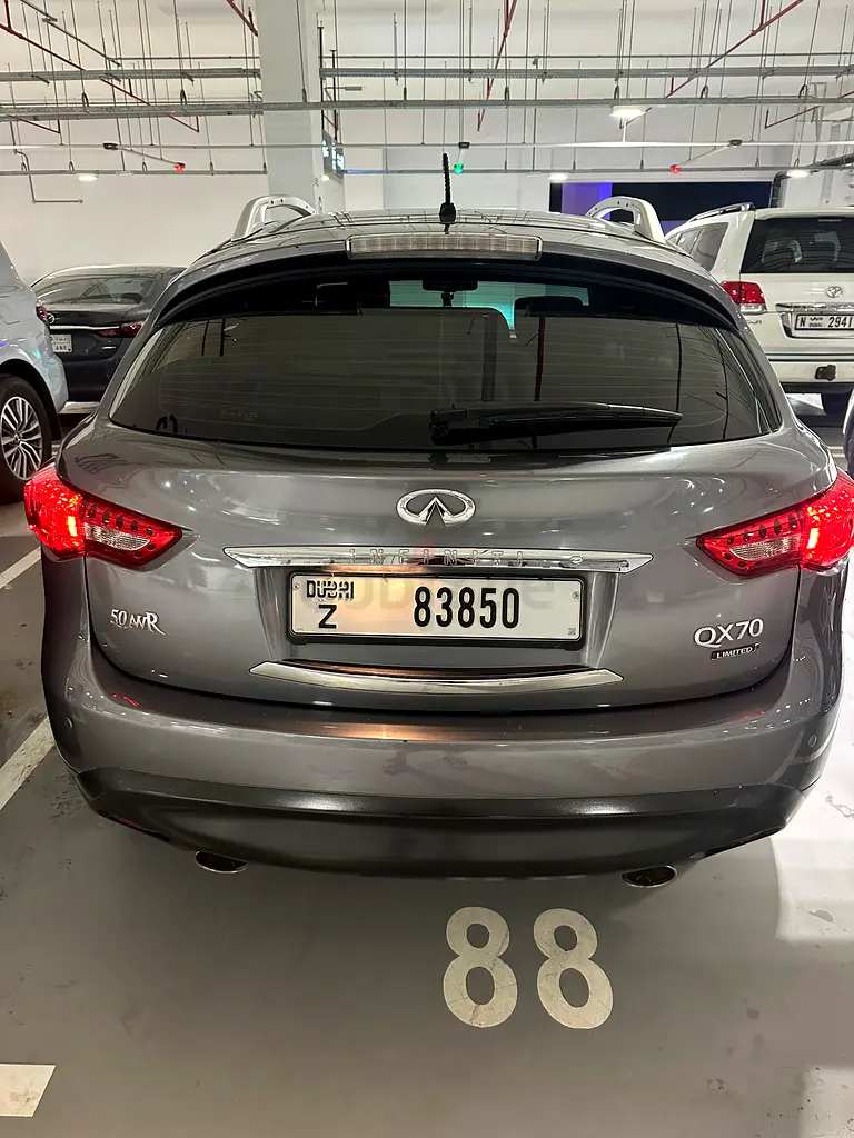 Infiniti QX70 Luxury Plus 2018 | GCC Specs | Pristine Condition - Image 12