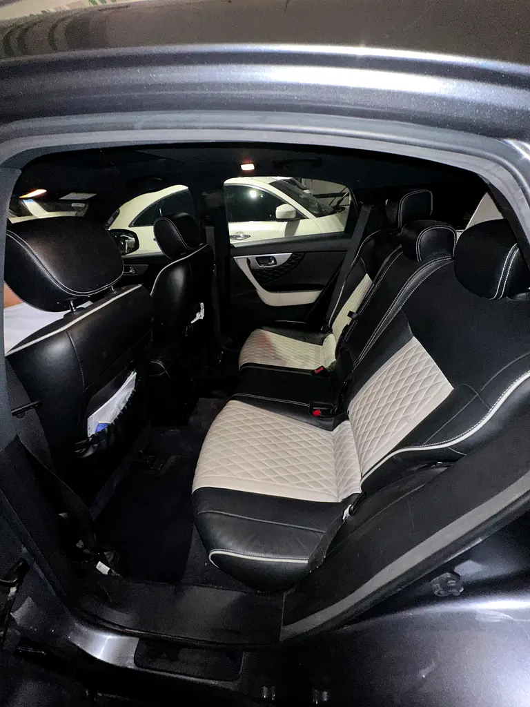 Infiniti QX70 Luxury Plus 2018 | GCC Specs | Pristine Condition - Image 5