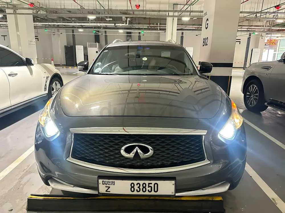 Infiniti QX70 Luxury Plus 2018 | GCC Specs | Pristine Condition - Image 8