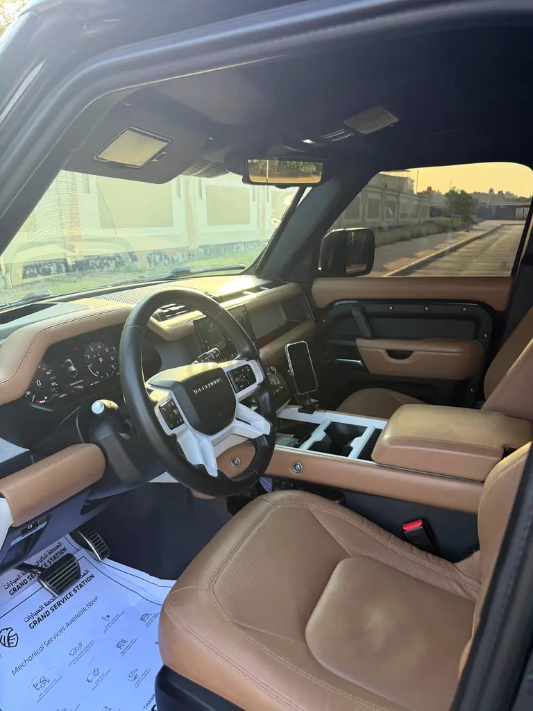 2025 Land Rover Defender 110 HSE (P400) - GCC Specs - Brand New! - Image 4