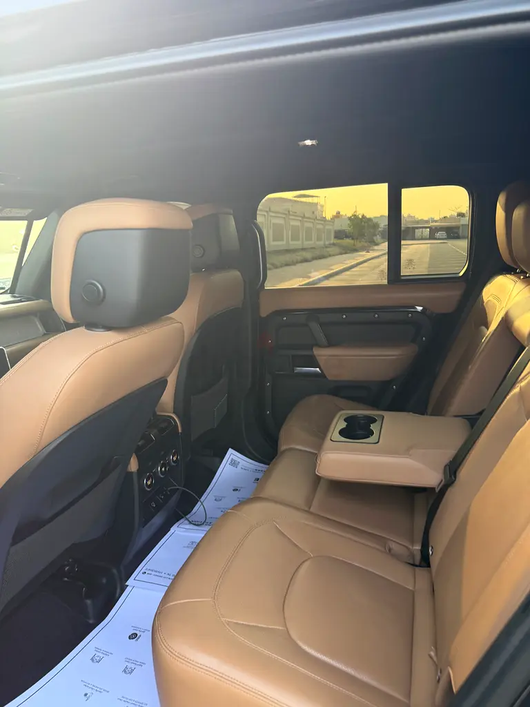 2025 Land Rover Defender 110 HSE (P400) - GCC Specs - Brand New! - Image 6