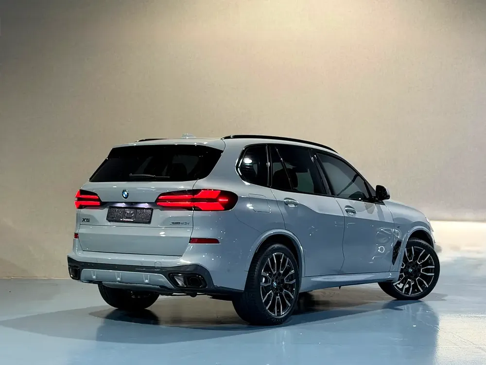 BMW X5 xDRIVE 40i M-SPORT 2024 GCC FHS AGMC WARRANTY  SERVICE - Image 5