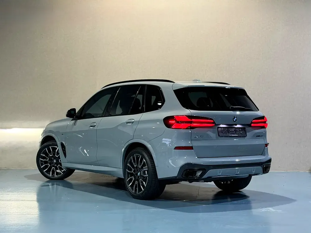 BMW X5 xDRIVE 40i M-SPORT 2024 GCC FHS AGMC WARRANTY  SERVICE - Image 6