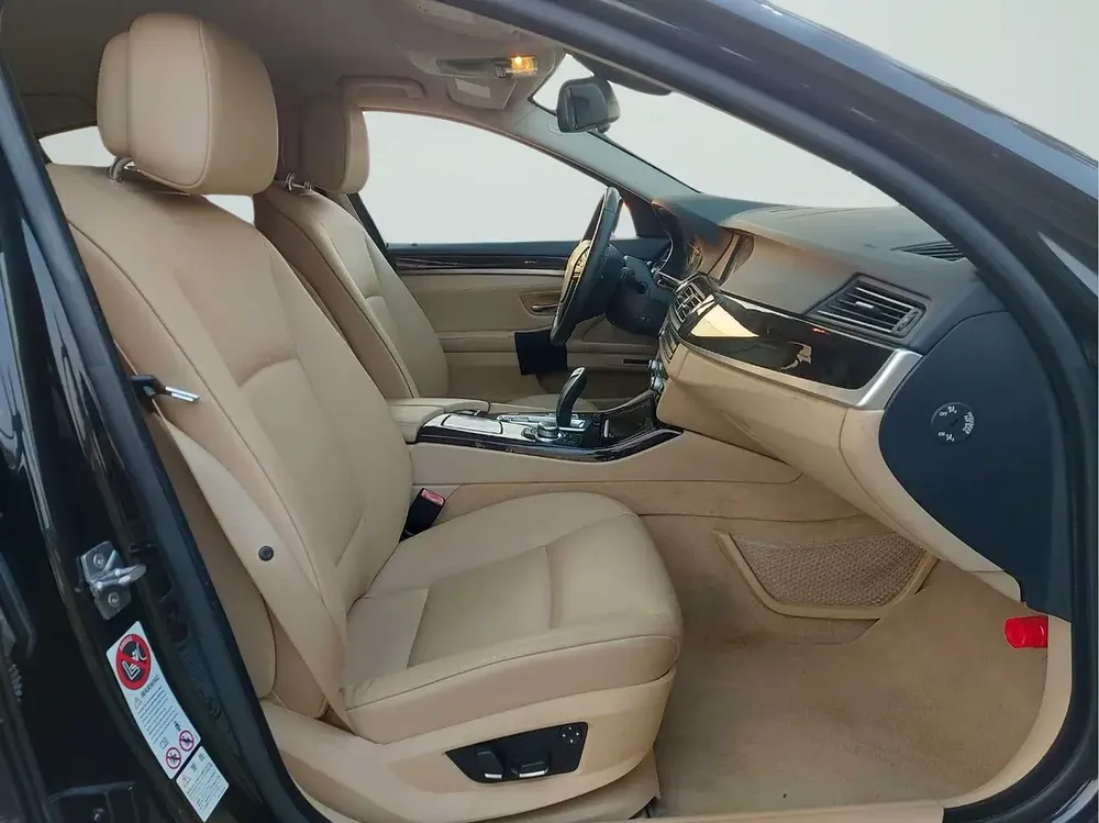 BMW 528i - 2010 - BLACK WITH BEIGE INTERIOR CLEAN CAR FRESH JAPAN IMPORT - Image 10