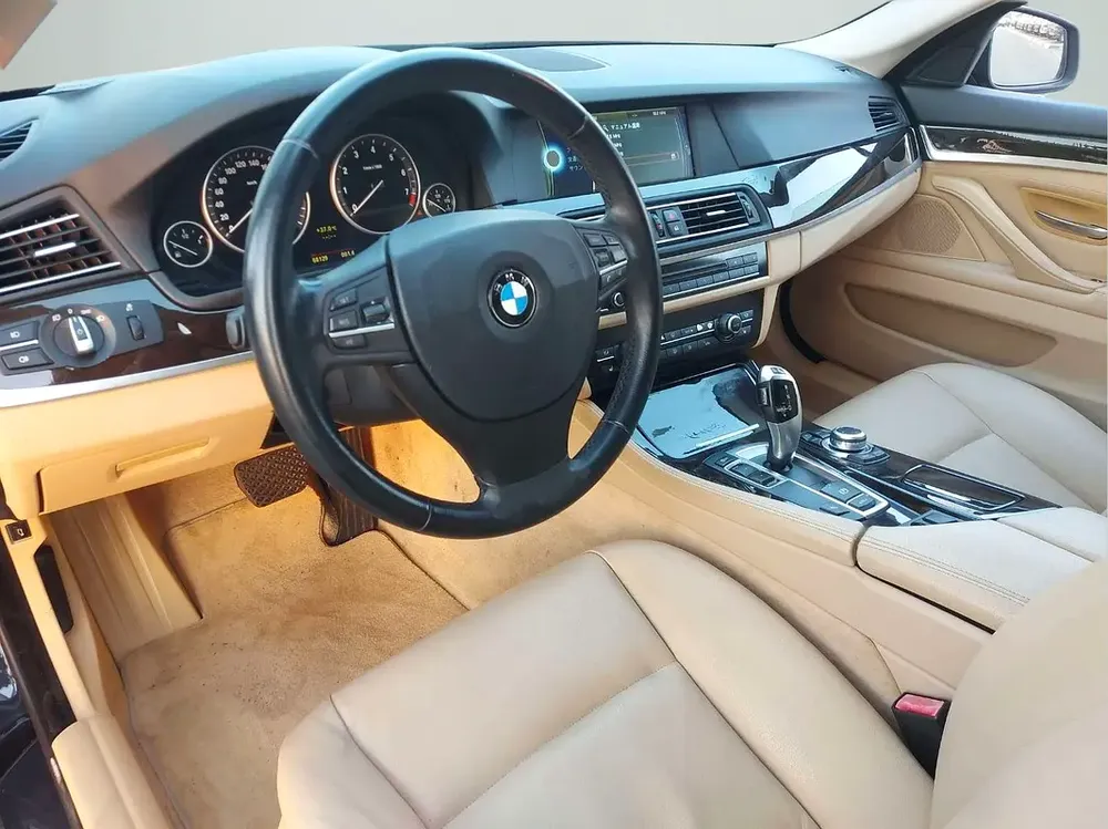 BMW 528i - 2010 - BLACK WITH BEIGE INTERIOR CLEAN CAR FRESH JAPAN IMPORT - Image 13