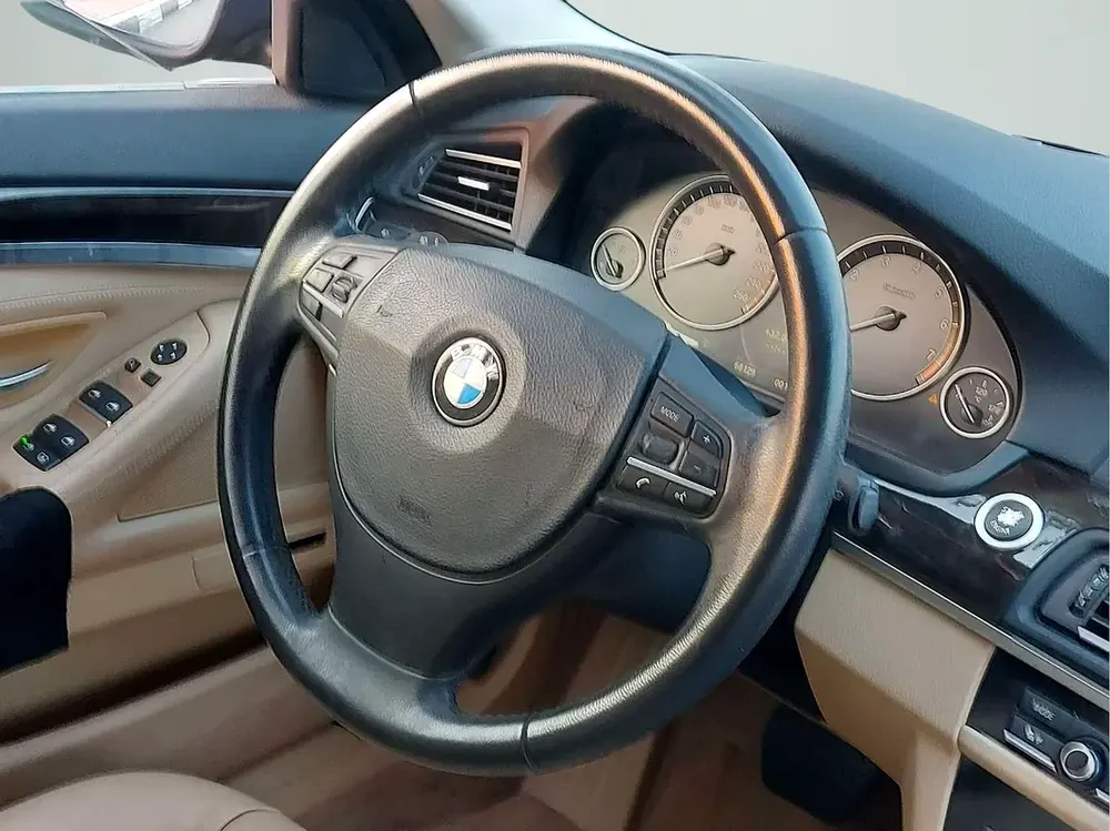 BMW 528i - 2010 - BLACK WITH BEIGE INTERIOR CLEAN CAR FRESH JAPAN IMPORT - Image 16