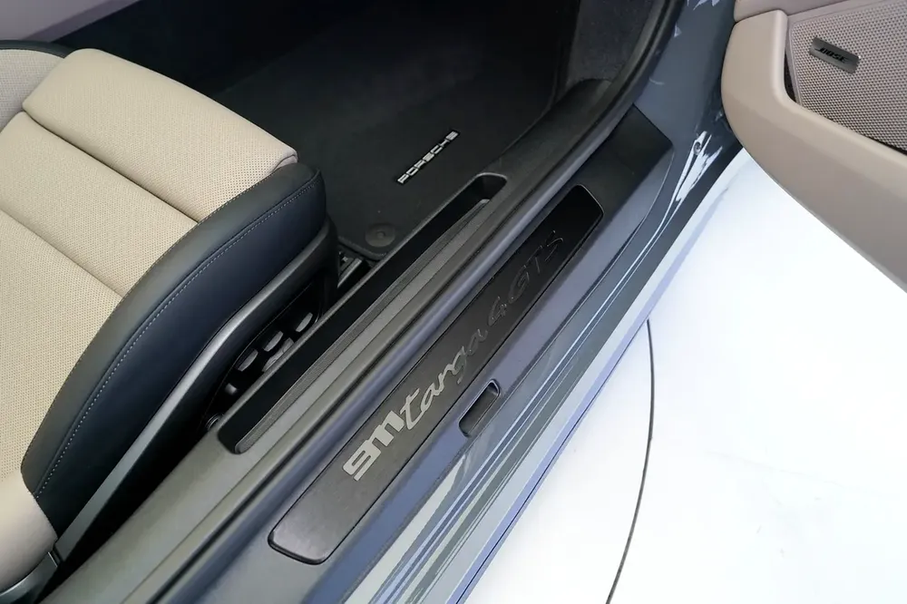 911 TARGA 4 GTS | NARDO GREY | BOSE AUDIO | WARRANTY JULY 2028 | MATT CARBON INTERIOR - Image 12