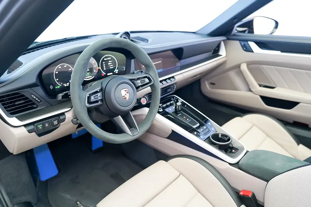 911 TARGA 4 GTS | NARDO GREY | BOSE AUDIO | WARRANTY JULY 2028 | MATT CARBON INTERIOR - Image 7