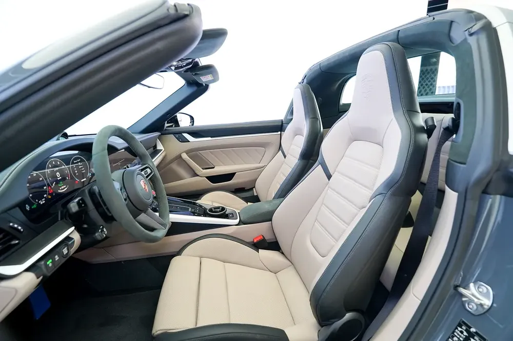 911 TARGA 4 GTS | NARDO GREY | BOSE AUDIO | WARRANTY JULY 2028 | MATT CARBON INTERIOR - Image 8