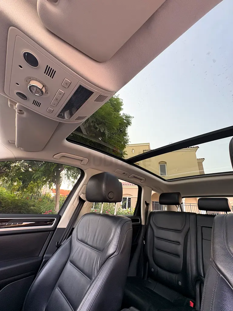 VW Touareg Full Option | GCC | Full Service History | Panorama - Image 10