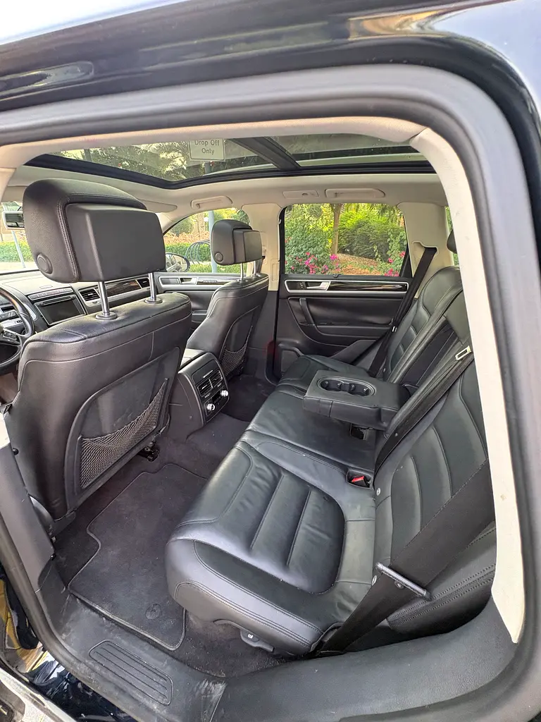 VW Touareg Full Option | GCC | Full Service History | Panorama - Image 14