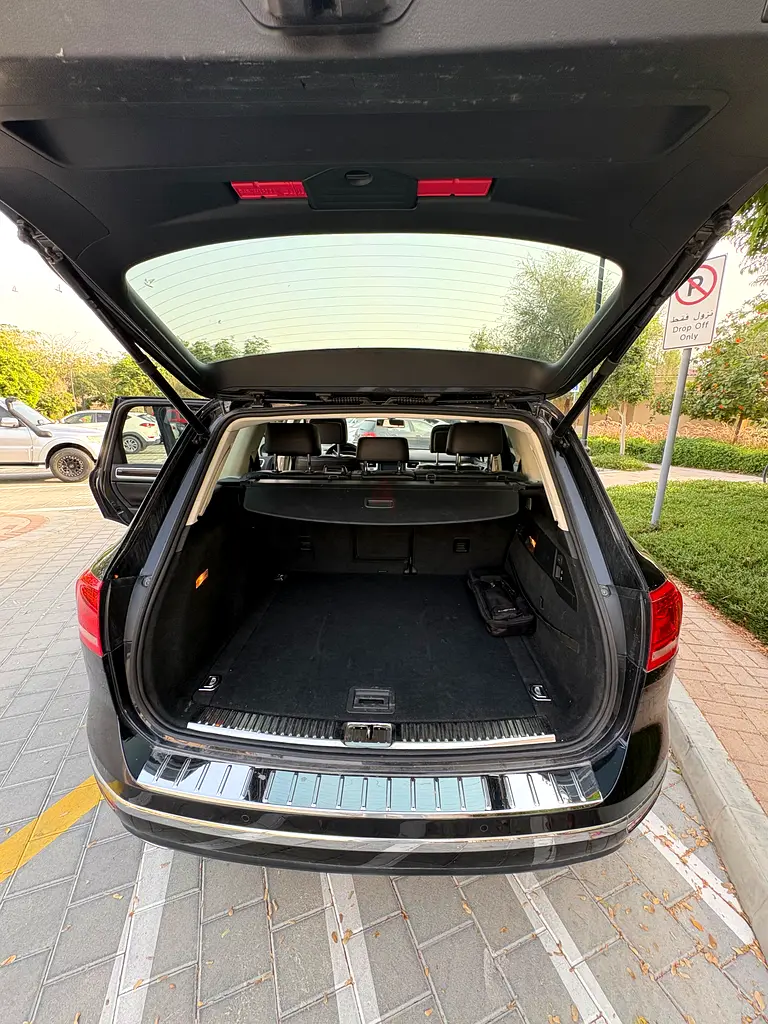 VW Touareg Full Option | GCC | Full Service History | Panorama - Image 15