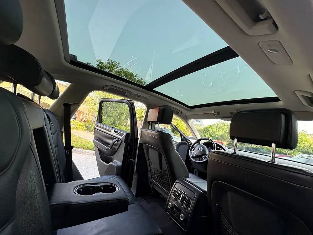 VW Touareg Full Option | GCC | Full Service History | Panorama - Image 16