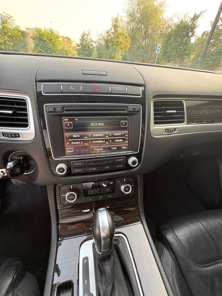 VW Touareg Full Option | GCC | Full Service History | Panorama - Image 19