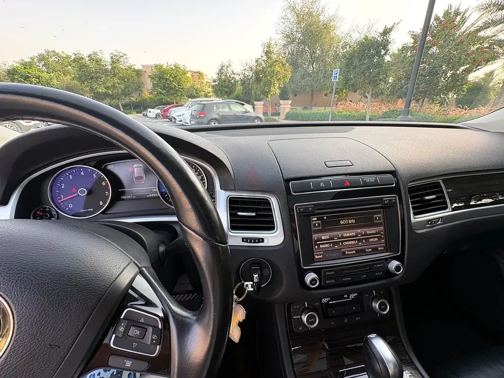 VW Touareg Full Option | GCC | Full Service History | Panorama - Image 20