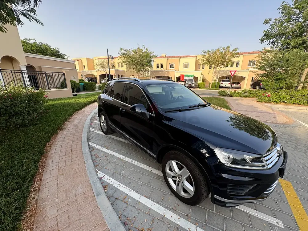 VW Touareg Full Option | GCC | Full Service History | Panorama - Image 4