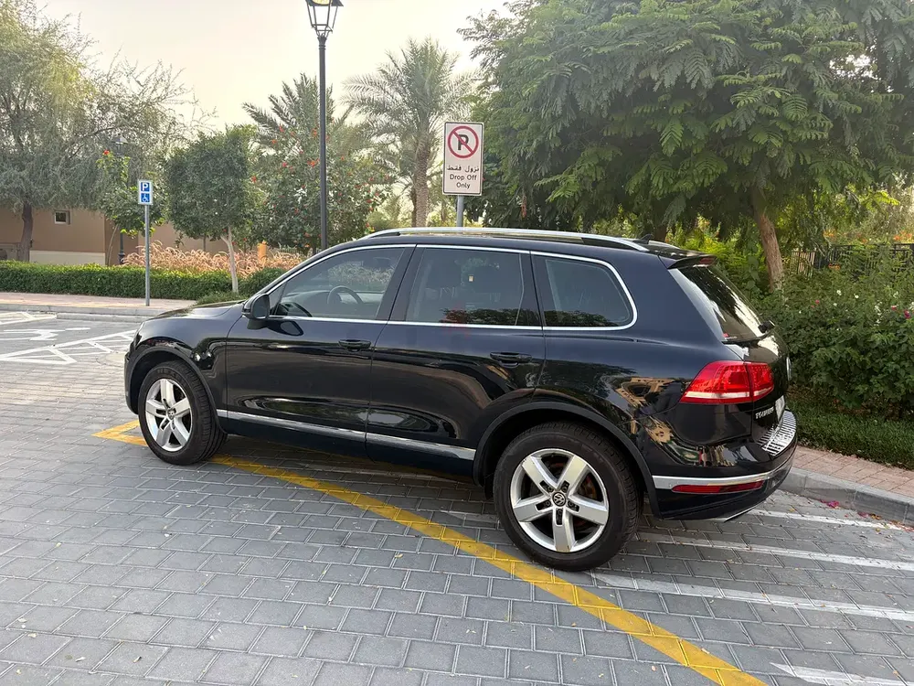 VW Touareg Full Option | GCC | Full Service History | Panorama - Image 5
