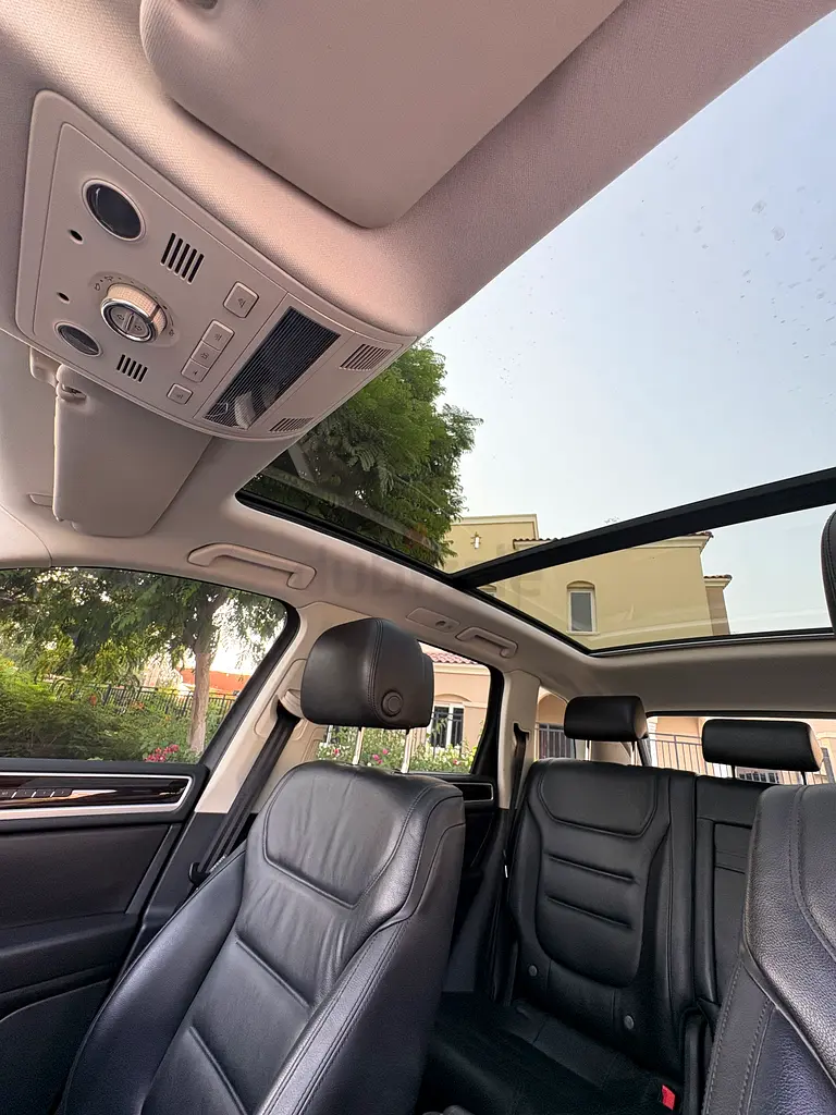 VW Touareg Full Option | GCC | Full Service History | Panorama - Image 8