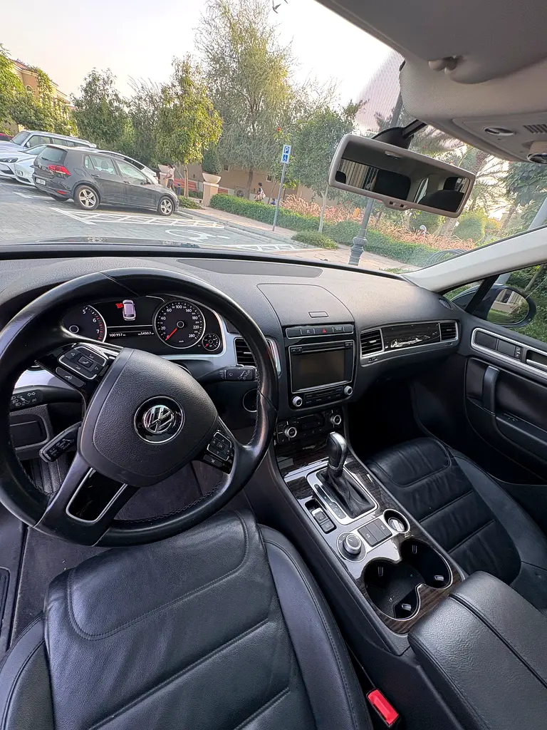 VW Touareg Full Option | GCC | Full Service History | Panorama - Image 9