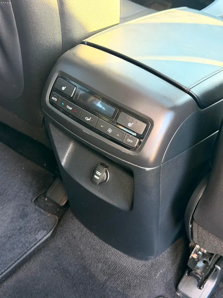 2020 Hyundai Palisade-  Premium  - Pristine Condition - Image 14
