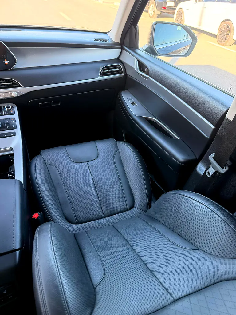 2020 Hyundai Palisade-  Premium  - Pristine Condition - Image 16