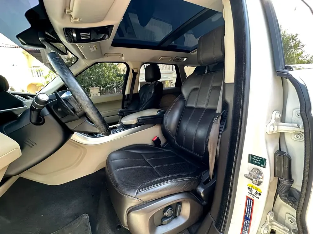 Range Rover Sport, V6, GCC, Service records, HSE, 2016, Very Clean - Image 10