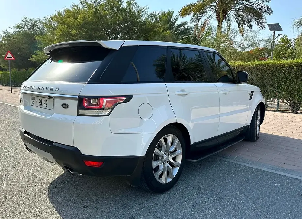 Range Rover Sport, V6, GCC, Service records, HSE, 2016, Very Clean - Image 13