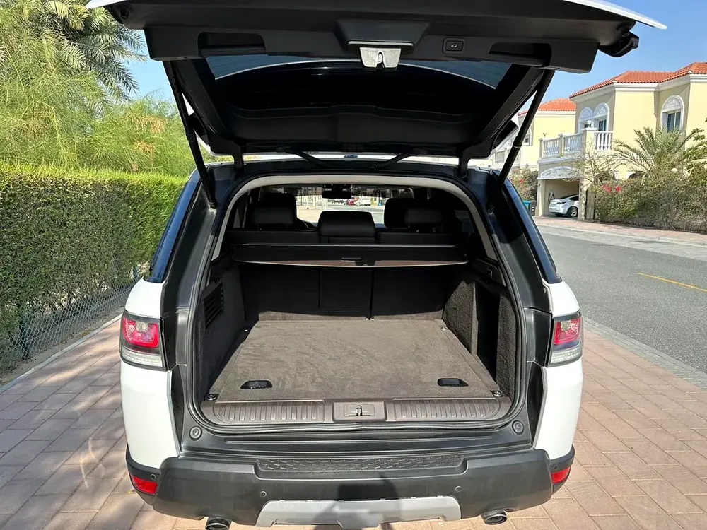Range Rover Sport, V6, GCC, Service records, HSE, 2016, Very Clean - Image 6