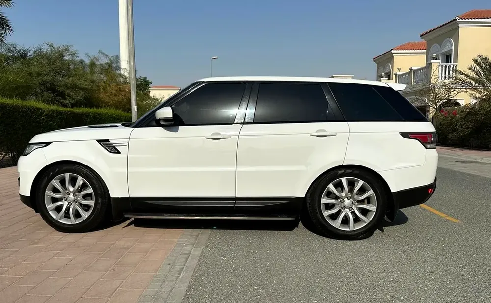 Range Rover Sport, V6, GCC, Service records, HSE, 2016, Very Clean - Image 7