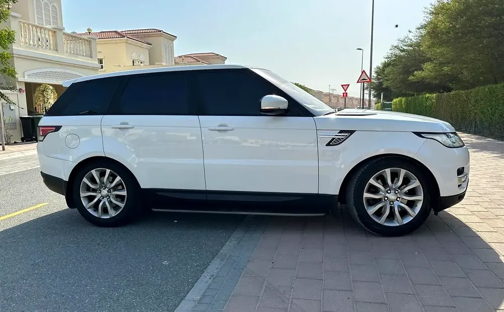 Range Rover Sport, V6, GCC, Service records, HSE, 2016, Very Clean - Image 9