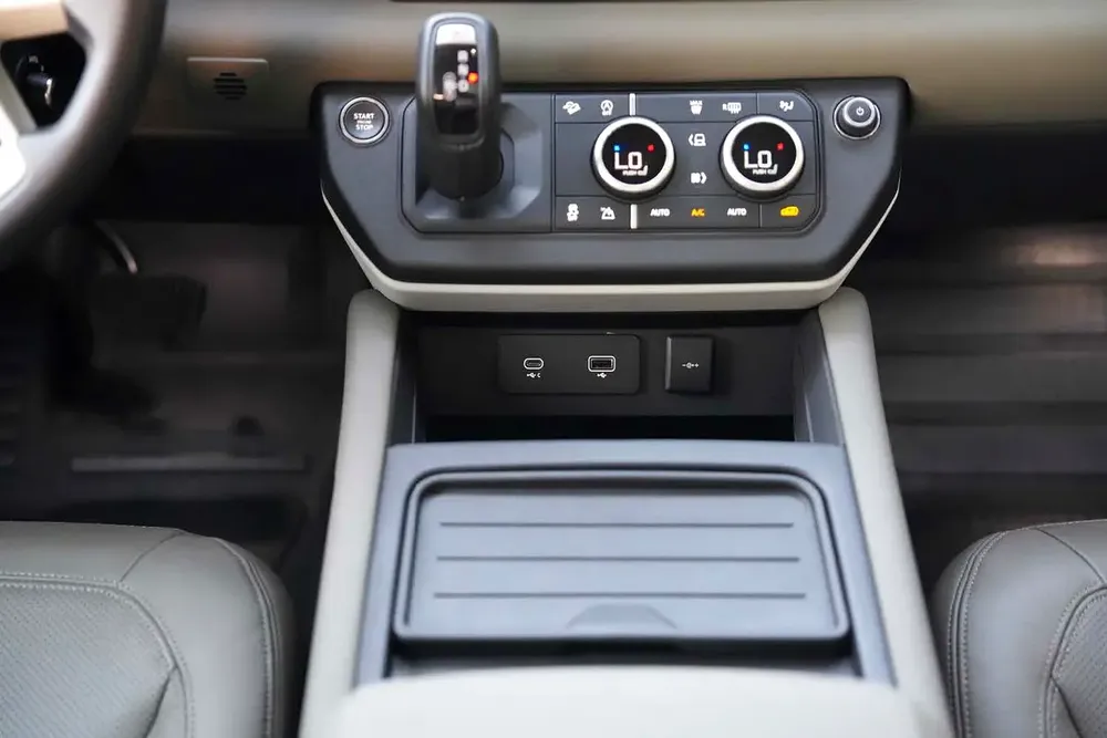 2024 Land Rover Defender 110 S (P300) - European Specs - Brand New - Image 15