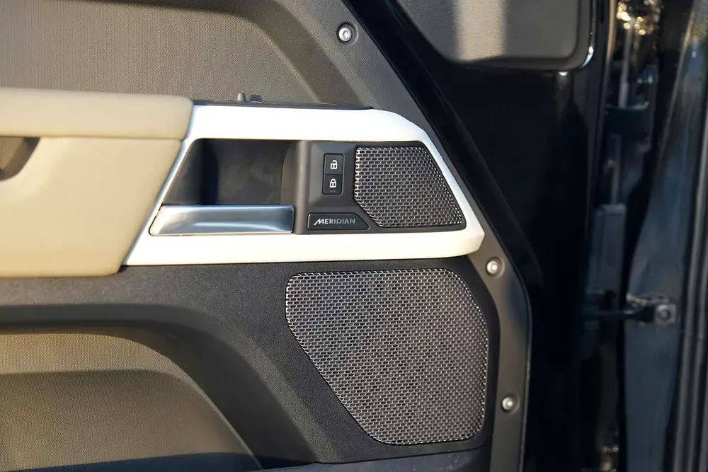 2024 Land Rover Defender 110 S (P300) - European Specs - Brand New - Image 19