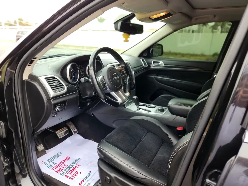 Jeep Grand Cherokee SRT8 2013 | GCC Specs | Performance SUV - Image 12