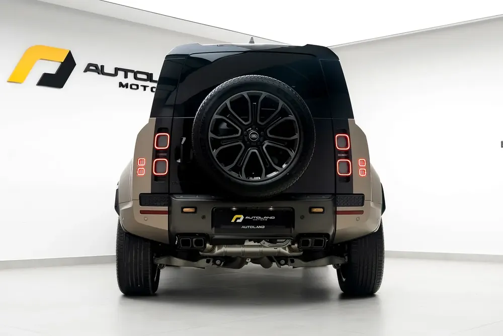 2025 LAND ROVER DEFENDER P635 OCTA | GCC 5 YEARS WARRANTY | 635 HP | HIGH SPEC | - Image 4