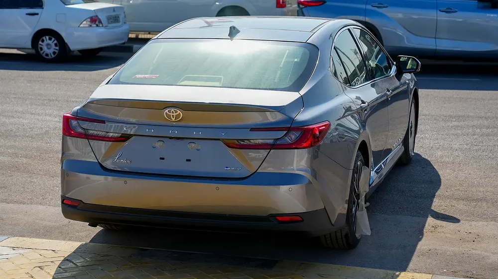 TOYOTA CAMRY LUMIER 2.5L HYBRID FULL OPTION MODEL 2025 - Image 17