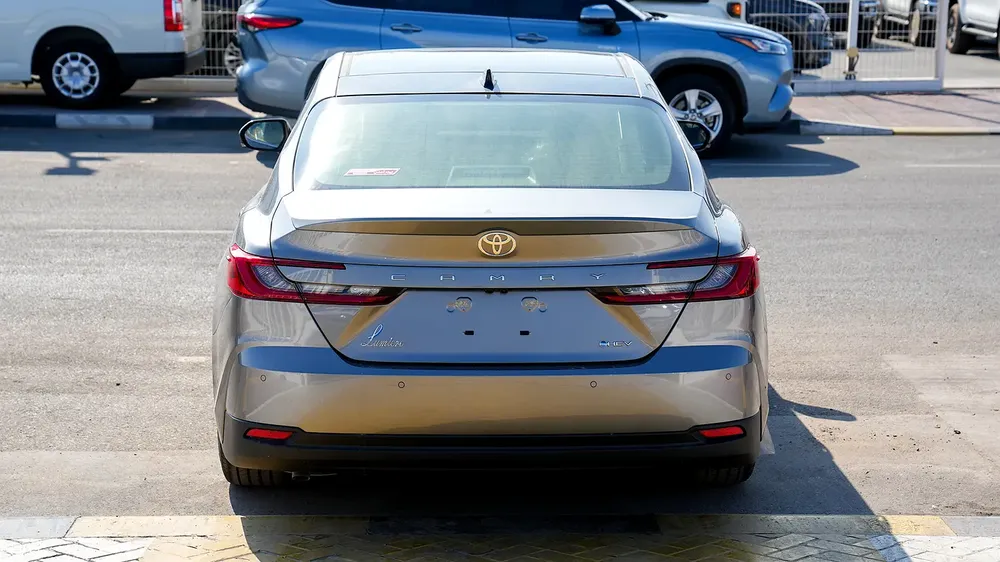 TOYOTA CAMRY LUMIER 2.5L HYBRID FULL OPTION MODEL 2025 - Image 18