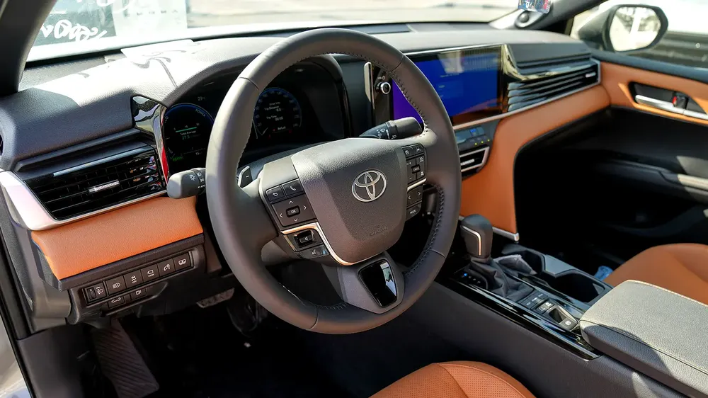 TOYOTA CAMRY LUMIER 2.5L HYBRID FULL OPTION MODEL 2025 - Image 4