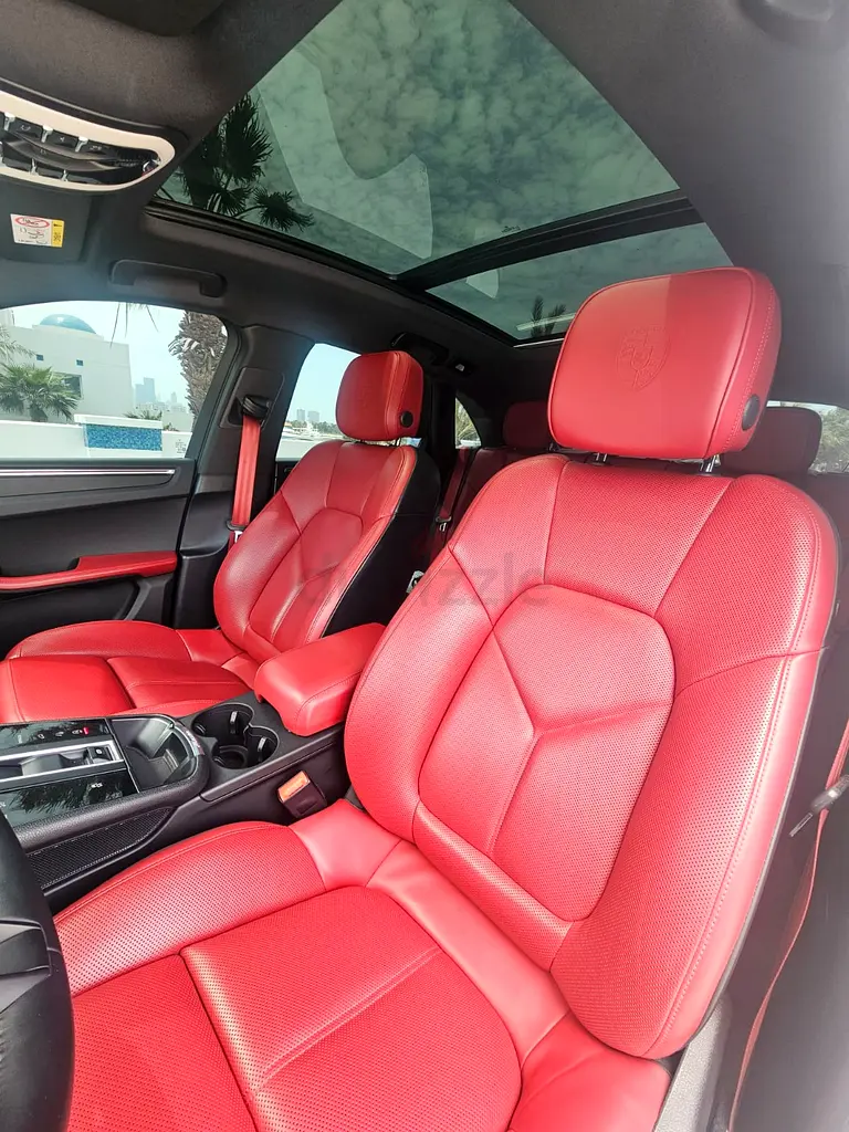 Top of the range under warranty with porsche till 2027 - Image 5