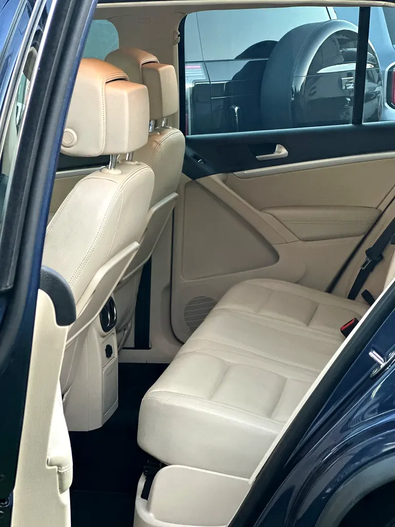 Volkswagen Tiguan Highline | TSI 4Motion | 2016 | GCC | 91,000 km | Blue / Beige | Single Owner - Image 12