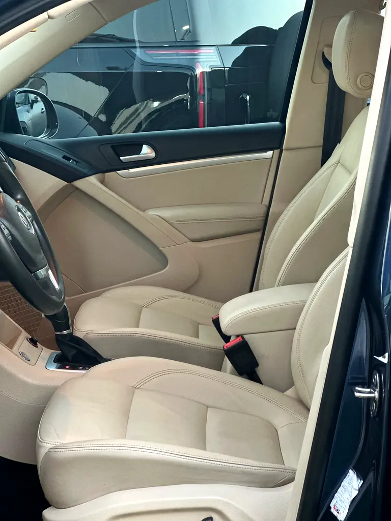 Volkswagen Tiguan Highline | TSI 4Motion | 2016 | GCC | 91,000 km | Blue / Beige | Single Owner - Image 13