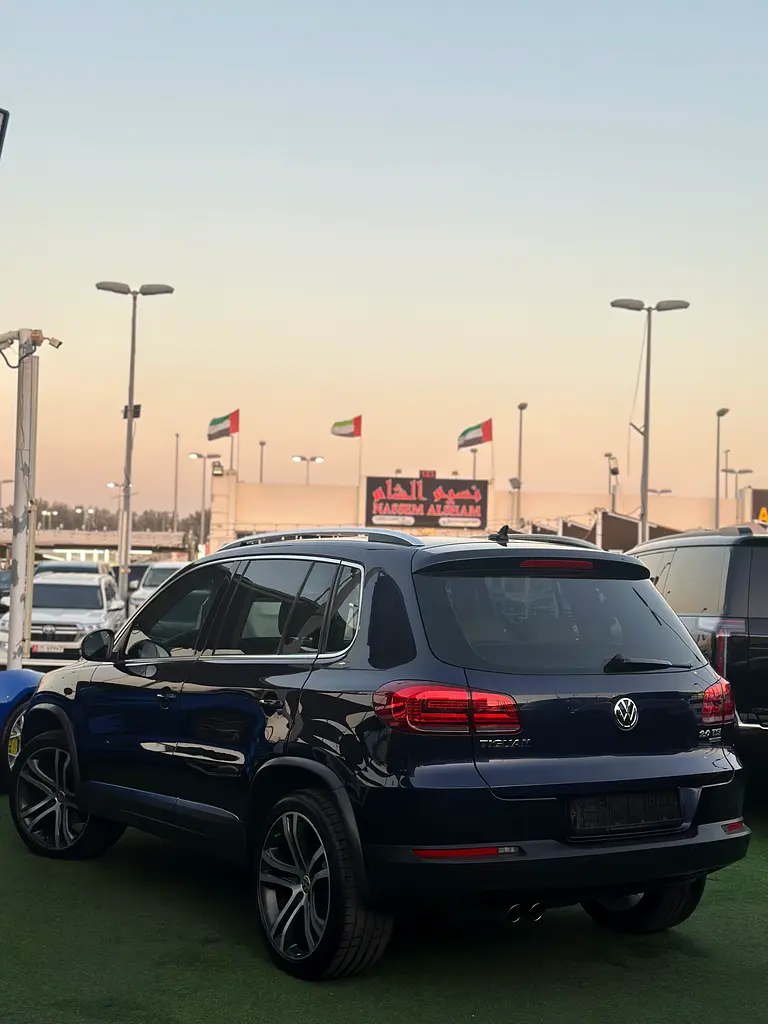 Volkswagen Tiguan Highline | TSI 4Motion | 2016 | GCC | 91,000 km | Blue / Beige | Single Owner - Image 15