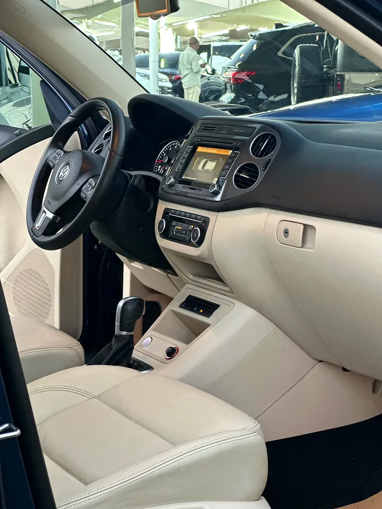 Volkswagen Tiguan Highline | TSI 4Motion | 2016 | GCC | 91,000 km | Blue / Beige | Single Owner - Image 5