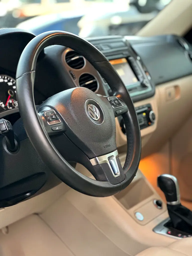Volkswagen Tiguan Highline | TSI 4Motion | 2016 | GCC | 91,000 km | Blue / Beige | Single Owner - Image 6