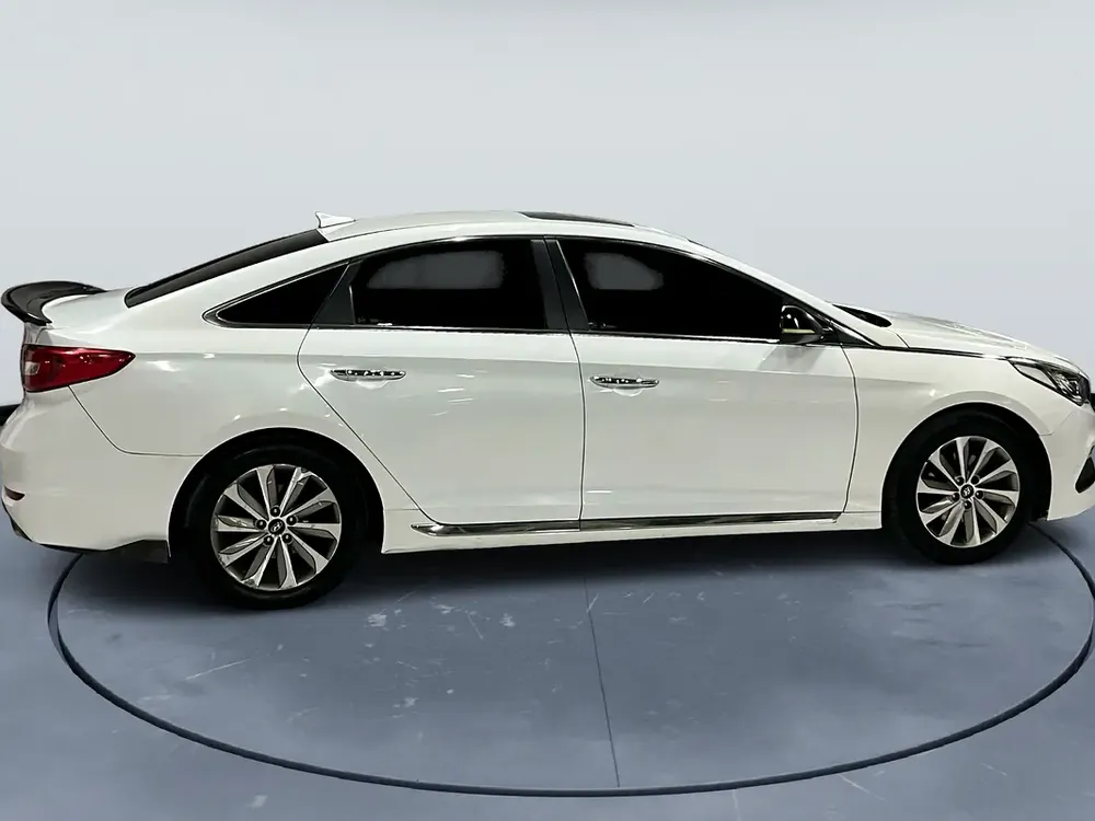 2017 Hyundai Sonata Sport - American Specs - Excellent Condition - Image 5