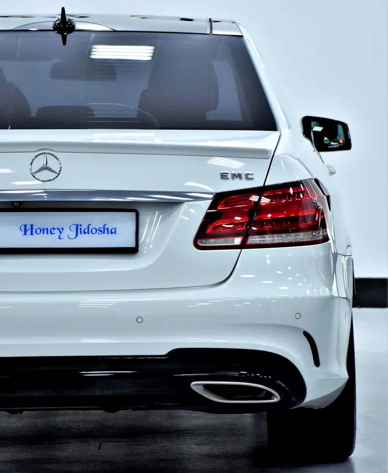 EXCELLENT DEAL for our Mercedes Benz E500 ( 2016 Model ) in White Color GCC Specs - Image 10