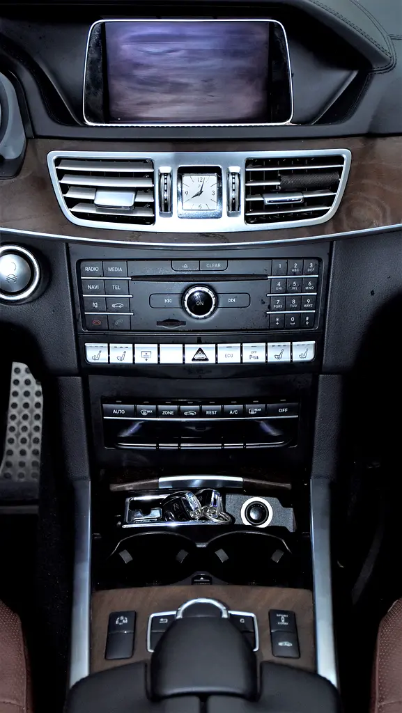 EXCELLENT DEAL for our Mercedes Benz E500 ( 2016 Model ) in White Color GCC Specs - Image 17