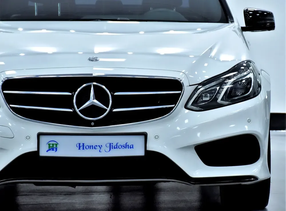 EXCELLENT DEAL for our Mercedes Benz E500 ( 2016 Model ) in White Color GCC Specs - Image 4